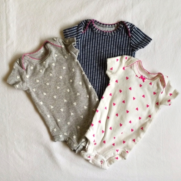 carter's 3-pack newborn baby girl bodysuit diaper shirt bundle lot - Picture 1 of 4